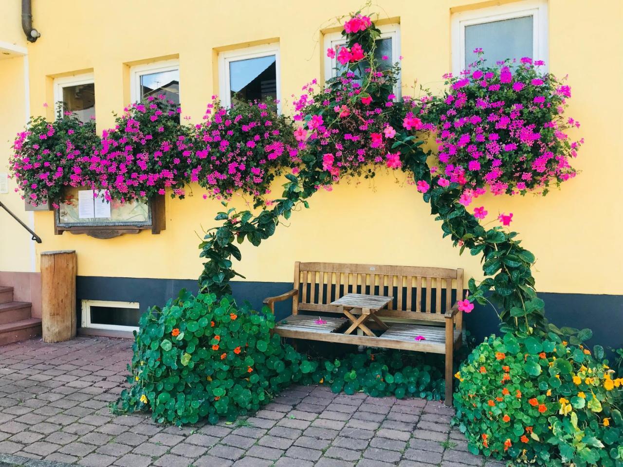 Hotel Zum Engel Меспелбрун Екстериор снимка